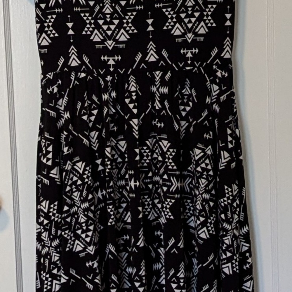 EUC LuLaRoe L Riley Black and White Aztec print Empire waist Midi dress